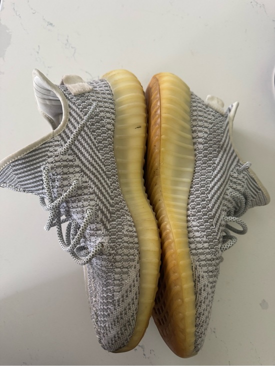 adidas Yeezy Boost 350 V2
Yeshaya (Non-Reflective)